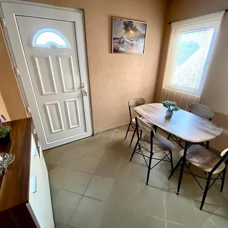 Hama Apartment
